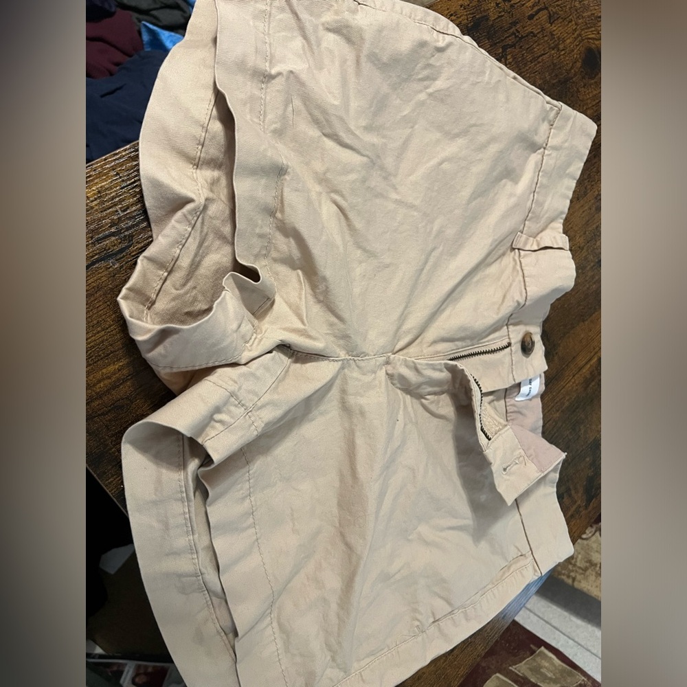 Women’s Old Navy tan shorts